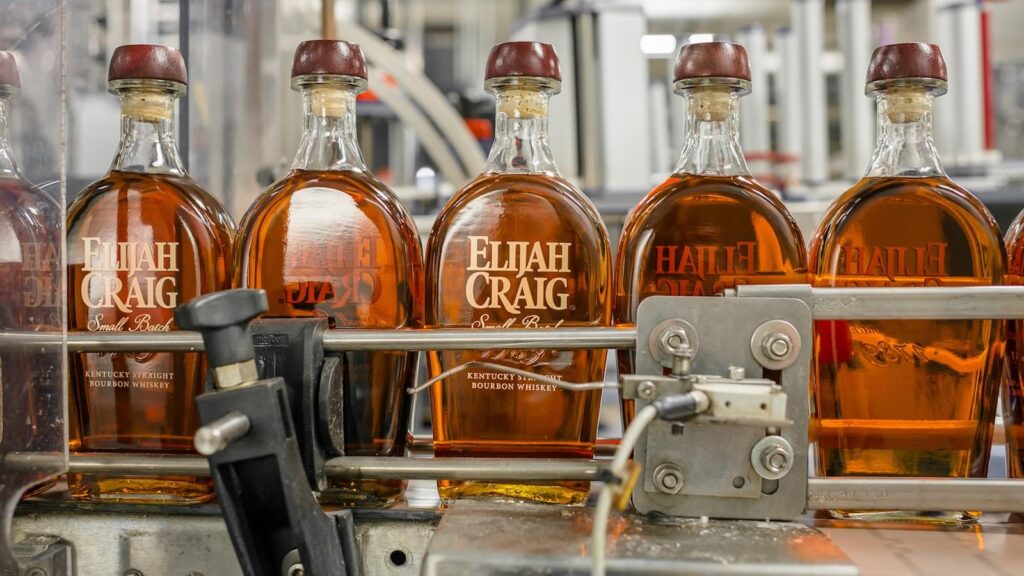 Bottling process of Elijah Craig's Bourbon